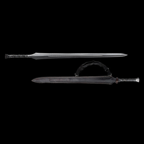 Thick spine and reinforced blade structure of full tang European spear sword