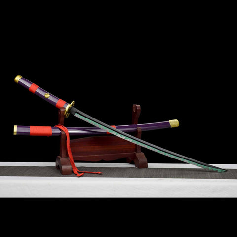 Side view showing the curve (sori) of Zoro's Enma Katana